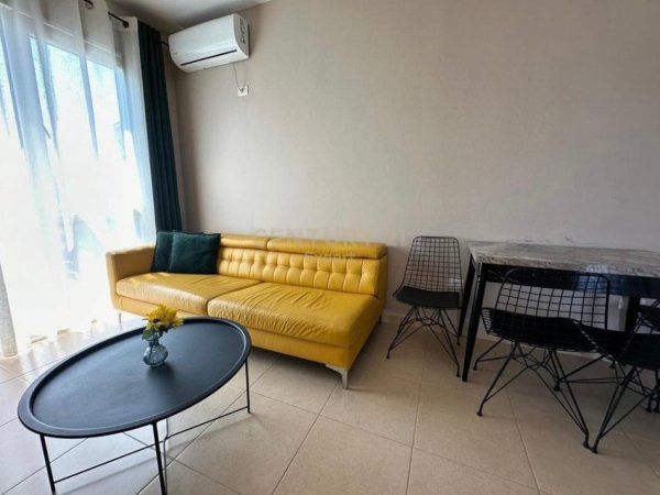 Tirane, jepet me qera apartament 1+1+Ballkon Kati 5, 60 m² 500 € (Laprake)