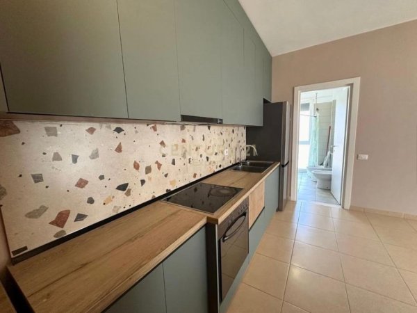 Tirane, jepet me qera apartament 1+1+Ballkon Kati 5, 60 m² 500 € (Laprake)