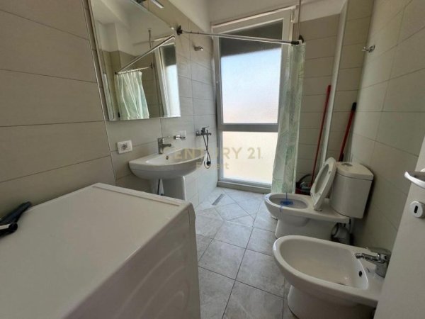 Tirane, jepet me qera apartament 1+1+Ballkon Kati 5, 60 m² 500 € (Laprake)