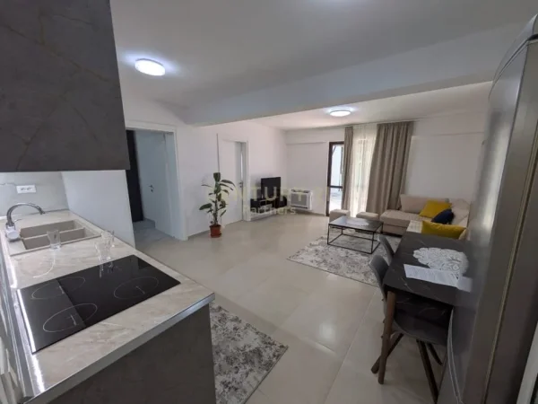 Tirane, jepet me qera apartament 2+1 Kati 1, 140 m² 800 € (Blloku)