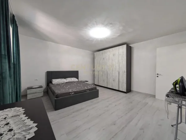 Tirane, jepet me qera apartament 2+1 Kati 1, 140 m² 800 € (Blloku)