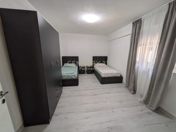 Tirane, jepet me qera apartament 2+1 Kati 1, 140 m² 800 € (Blloku)