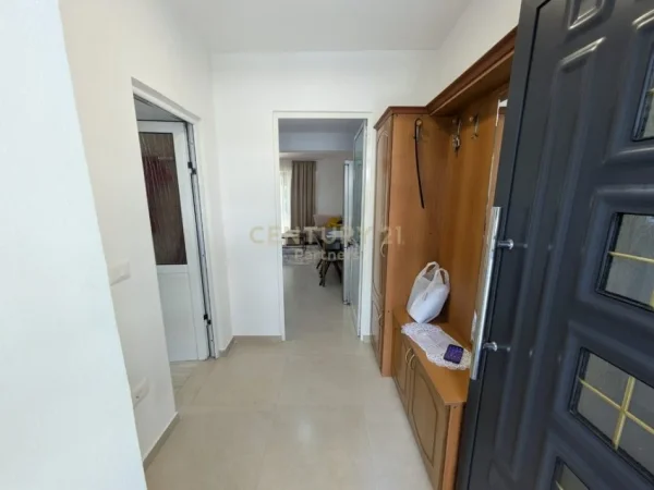 Tirane, jepet me qera apartament 2+1 Kati 1, 140 m² 800 € (Blloku)