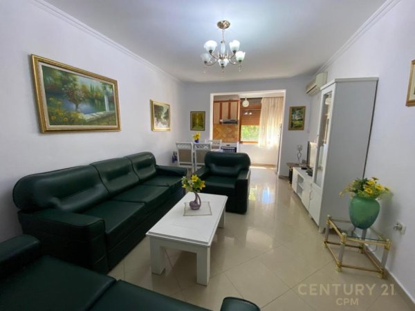 Tirane, jepet me qera apartament 1+1 Kati 3, 54 m² 500 € (Blloku)