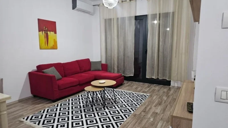 Tirane, jepet me qera apartament 1+1+Aneks+Ballkon Kati 2, 70 m² 450 € (Green City Astir)