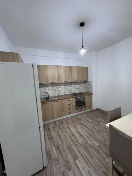 Tirane, jepet me qera apartament 1+1+Aneks+Ballkon Kati 2, 70 m² 450 € (Green City Astir)