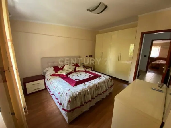 Tirane, jepet me qera apartament 2+1 Kati 4, 90 m² 800 € (Piceri Era)