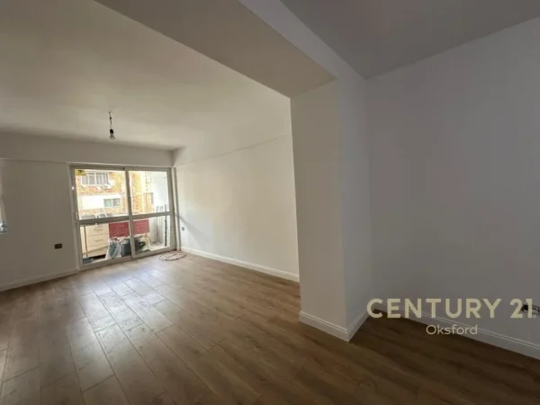 Tirane, jepet me qera ambjent biznesi Kati 2, 100 m² 800 € 