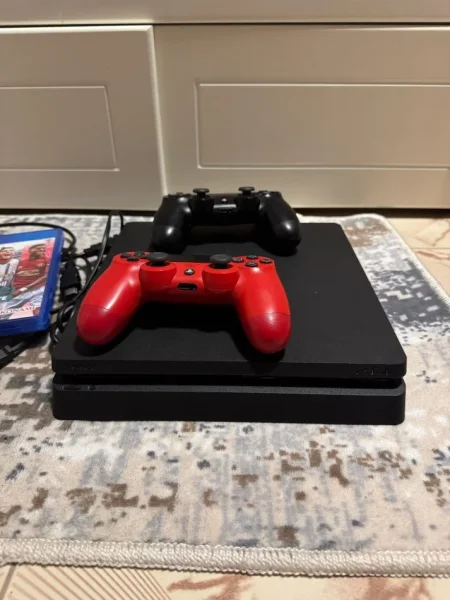 Tirane, shes Play Station Playstation 4 Slim
