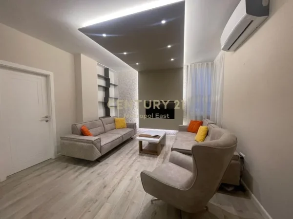 Tirane, jepet me qera apartament 2+1 Kati 9, 112 m² 750 € 
