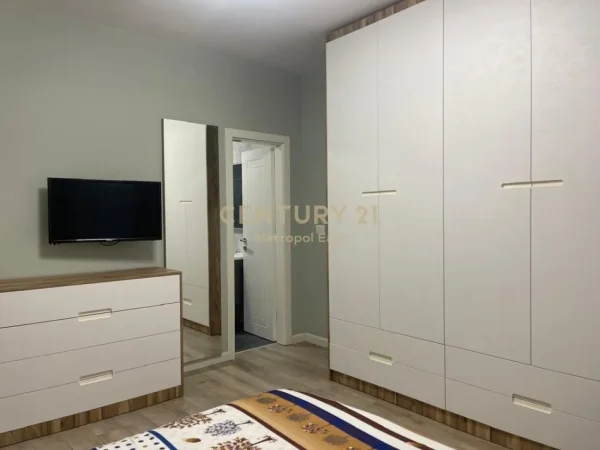 Tirane, jepet me qera apartament 2+1 Kati 9, 112 m² 750 € 