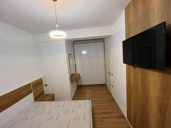 Tirane, jepet me qera apartament 2+1 Kati 4, 118 m² 700 € (Fabrika Miellit)