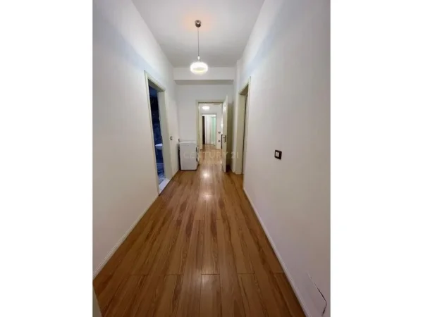 Tirane, jepet me qera apartament 2+1 Kati 4, 118 m² 700 € (Fabrika Miellit)