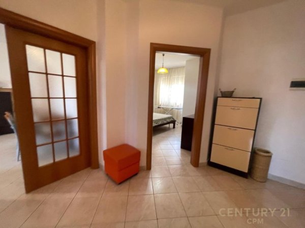Tirane, jepet me qera apartament 2+1 Kati 4, 110 m² 750 € (Pazari ri)