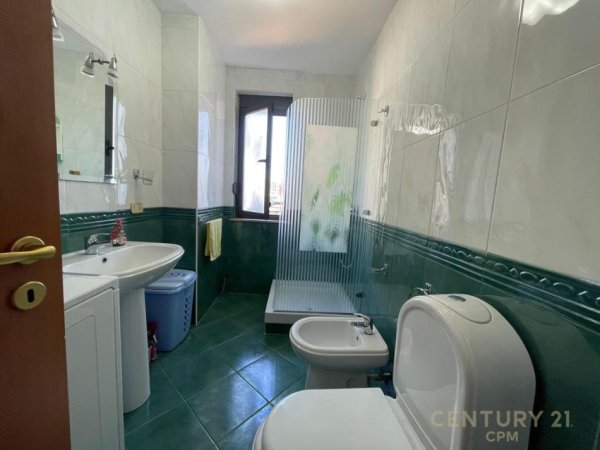 Tirane, jepet me qera apartament 2+1 Kati 4, 110 m² 750 € (Pazari ri)