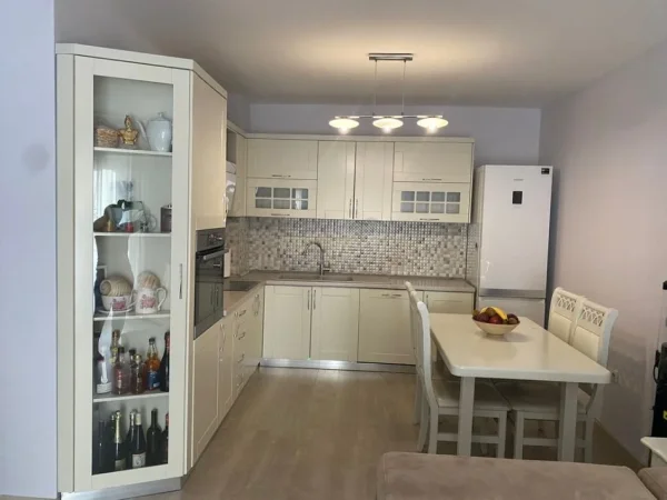 Tirane, jepet me qera apartament 2+1 Kati 4, 86 m² 650 € (Kompleksi Magnet)