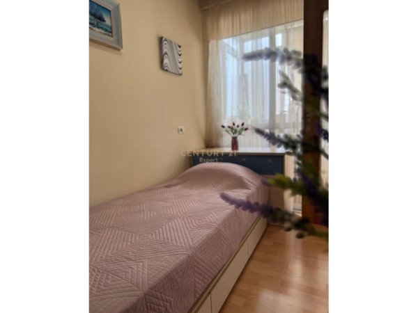 Tirane, jepet me qera apartament 2+1 Kati 5, 100 m² 650 € (Barrikada)