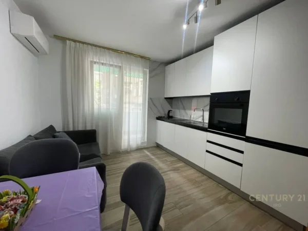 Tirane, jepet me qera apartament 2+1 Kati 2, 100 m² 750 € (Mine Peza)