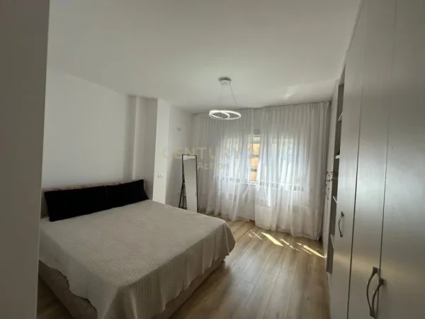 Tirane, jepet me qera apartament 2+1 Kati 3, 100 m² 700 € (Ish Parku)