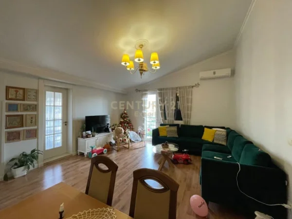 Tirane, shes apartament 2+1+Ballkon Kati 6, 85 m² 155.000 € (Rruga Gramoz Pashko)