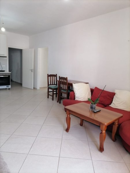 Tirane, jepet me qera apartament 2+1+Ballkon Kati 4, 300 €
