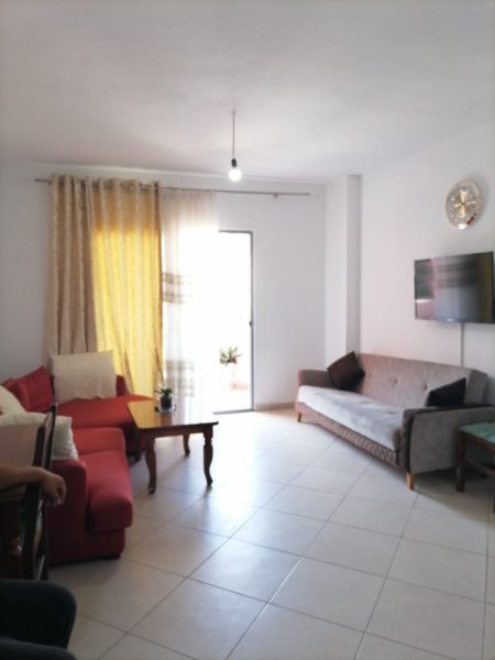 Tirane, jepet me qera apartament 2+1+Ballkon Kati 4, 300 €