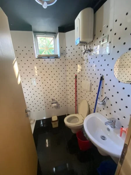 Tirane, jepet me qera zyre Kati 0, 50 m² 700 € (myslym shyri)