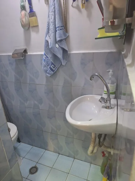 Tirane, jepet me qera dyqan Kati 0, 25 m² 550 € (Rr. Haxhi Hysen Dalliu)
