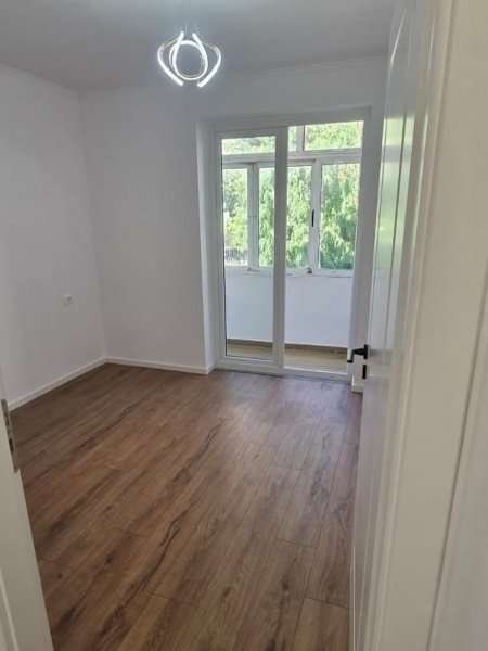 Tirane, shitet apartament 1+1+Ballkon , 42 m² 135.000 € (Rruga Myslym Shyri)