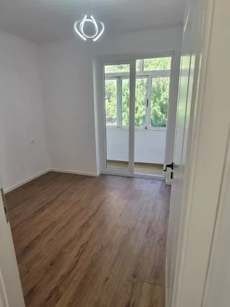 Tirane, shitet apartament 1+1+Ballkon , 42 m² 135.000 € (Rruga Myslym Shyri)