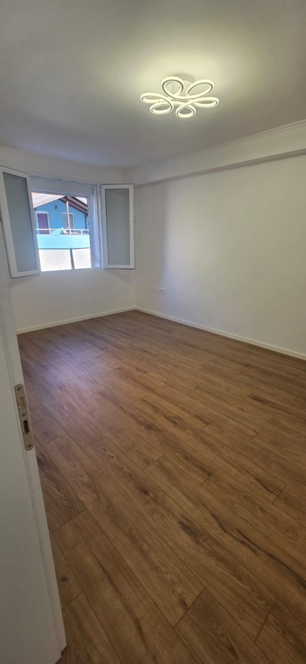 Tirane, shitet apartament 1+1+Ballkon , 42 m² 135.000 € (Rruga Myslym Shyri)