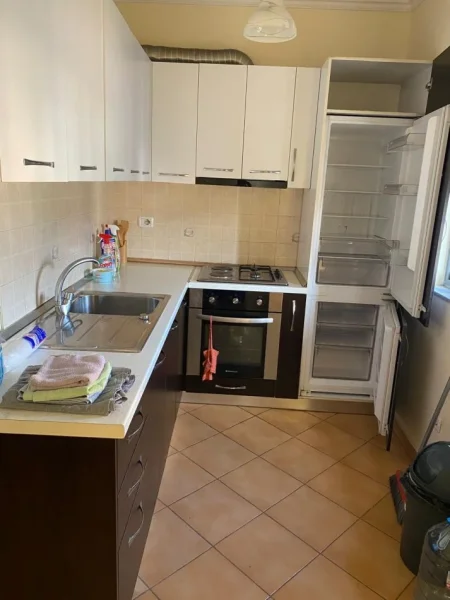 Tirane, jepet me qera apartament 2+1+Ballkon Kati 6, 100 m² 500 € (Rruga Irfan Tomini)