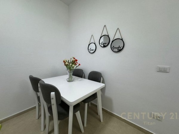 Tirane, jepet me qera apartament 1+1 Kati 5, 60 m² 550 € (5 maj)