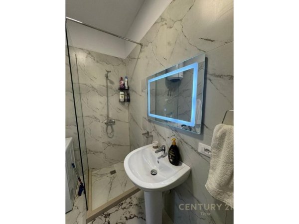 Tirane, jepet me qera apartament 1+1 Kati 5, 60 m² 550 € (5 maj)