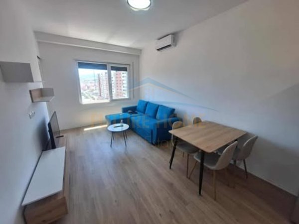 Tirane, jepet me qera apartament 1+1+Ballkon Kati 10, 59 m² 500 € (Rruga e Kavajes)