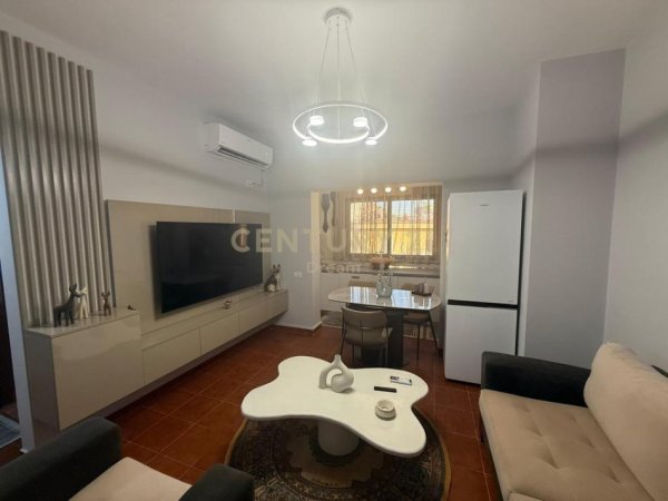 Tirane, jepet me qera apartament 1+1 Kati 3, 500 € (21 Dhjetori)