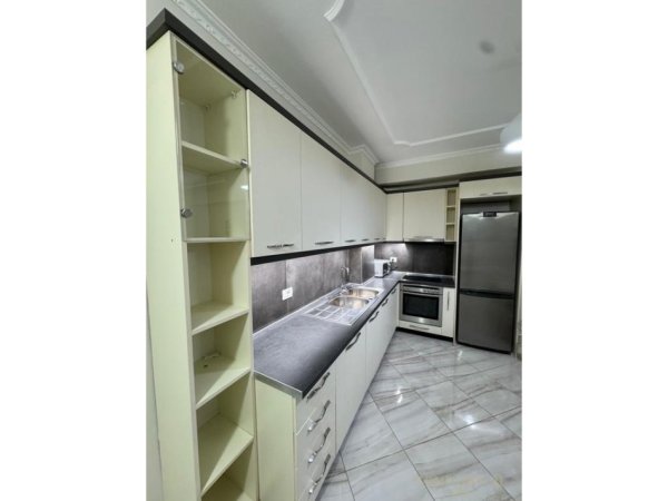 Tirane, jepet me qera apartament 1+1 Kati 5, 56 m² 600 € (Komuna e Parisit)