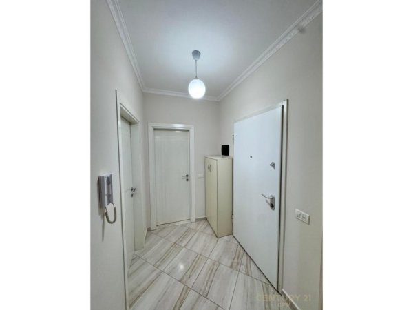 Tirane, jepet me qera apartament 1+1 Kati 5, 56 m² 600 € (Komuna e Parisit)