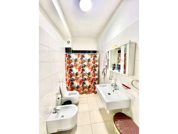 Tirane, jepet me qera apartament 1+1 Kati 5, 56 m² 600 € (Komuna e Parisit)