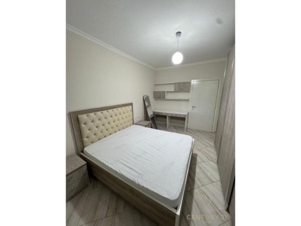 Tirane, jepet me qera apartament 1+1 Kati 5, 56 m² 600 € (Komuna e Parisit)