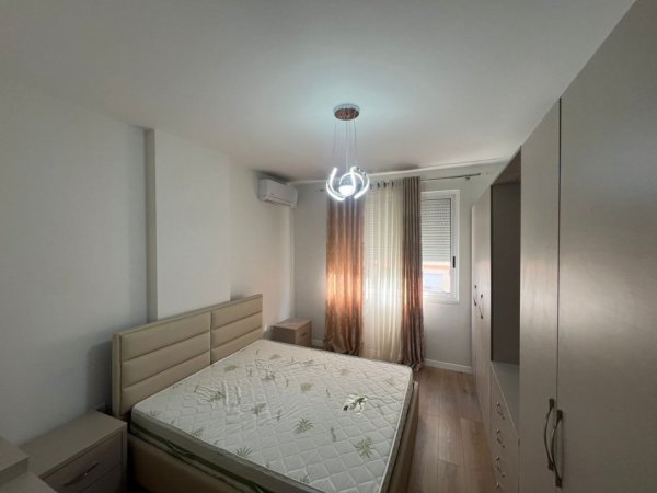 Jepet me qera super apartament 2+1+2 te Kompleksi Fratari Astir , 100 m2 i sapo mobiluar