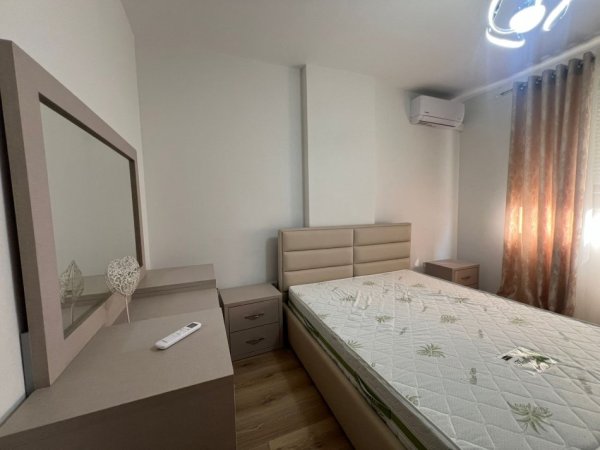 Jepet me qera super apartament 2+1+2 te Kompleksi Fratari Astir , 100 m2 i sapo mobiluar