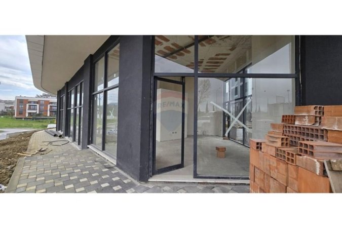 Tirane, jepet me qera dyqan Kati 0, 52 m² 980 € (Rr liqeni i thate)