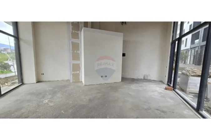 Tirane, jepet me qera dyqan Kati 0, 52 m² 980 € (Rr liqeni i thate)