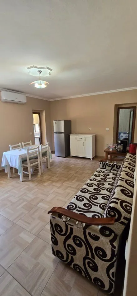 Tirane, shitet apartament 2+1+Ballkon Kati 1, 98 m² 195.000 € (Rruga Fortuzi)