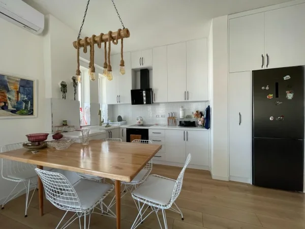 Durres, jepet me qera apartament 2+1 Kati 5, 120 m² (Qerret)