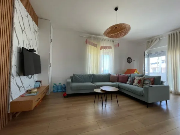 Durres, jepet me qera apartament 2+1 Kati 5, 120 m² (Qerret)