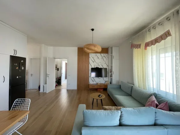 Durres, jepet me qera apartament 2+1 Kati 5, 120 m² (Qerret)