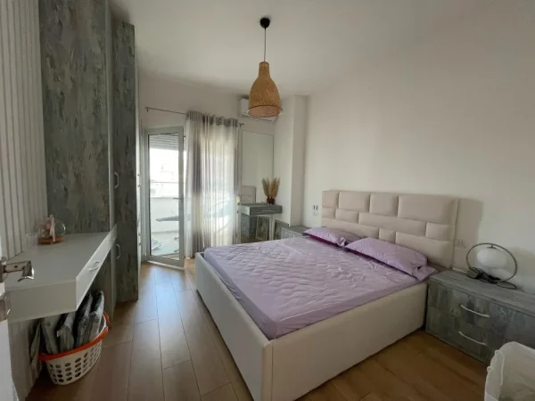 Durres, jepet me qera apartament 2+1 Kati 5, 120 m² (Qerret)