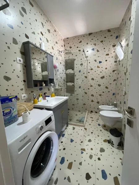 Durres, jepet me qera apartament 2+1 Kati 5, 120 m² (Qerret)